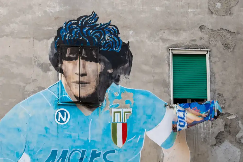 murales di maradona quartieri spagnoli