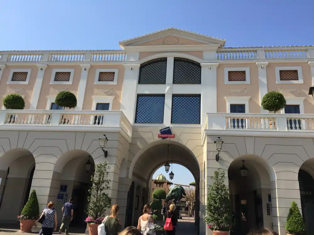 outlet in campania