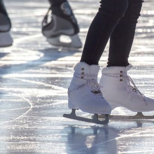 Piste di pattinaggio sul ghiaccio a Salerno 2025 – 2026 dove si trovano, prezzi e informazioni