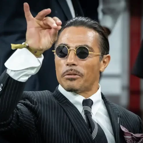 Salt Bae apre un ristorante a Napoli: Tutto quello che devi sapere su “Nusr-et”